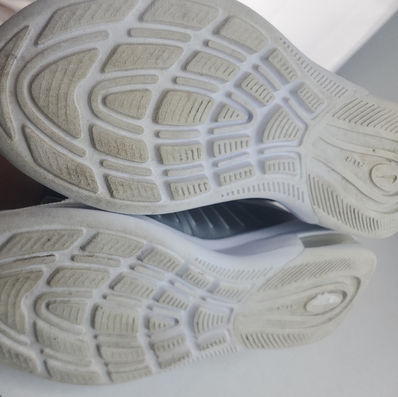 NIKE AIR MAX AXIS (GS) 6y AH5222-103 Shoes - Picture 2 of 8